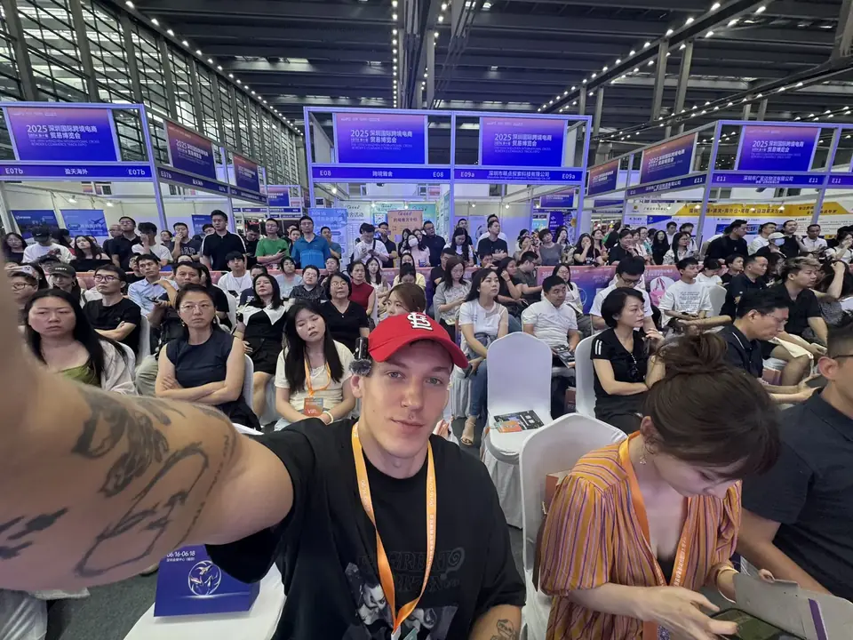 Richard na medzinárodnom obchodnom veľtrhu v Shenzhene